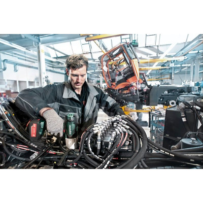 Аккумуляторный ударный гайковерт Metabo SSW 18 LTX 600 4.0 Ач