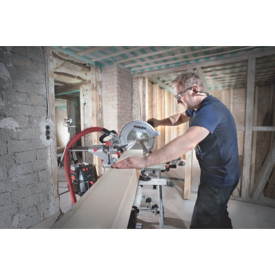 Торцовочная пила Metabo KGS 305 M