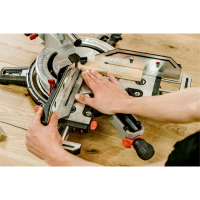Торцовочная пила Metabo KGSV 72 XACT SYM SET